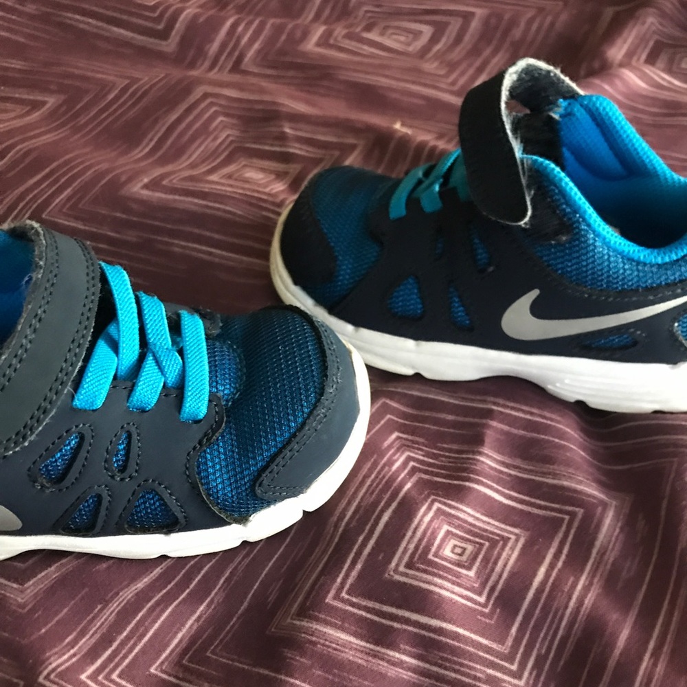 Toddler Nikes 8c